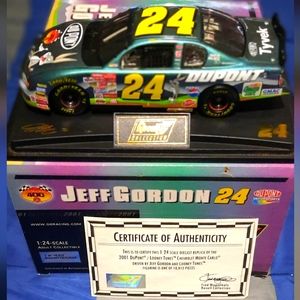 NASCAR Jeff Gordon 2001 DuPont Monte Carlo die-cast collectible by Revell